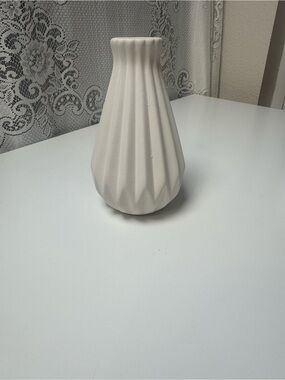 Minimalist White Ceramic Fluted Vase - Home Accents